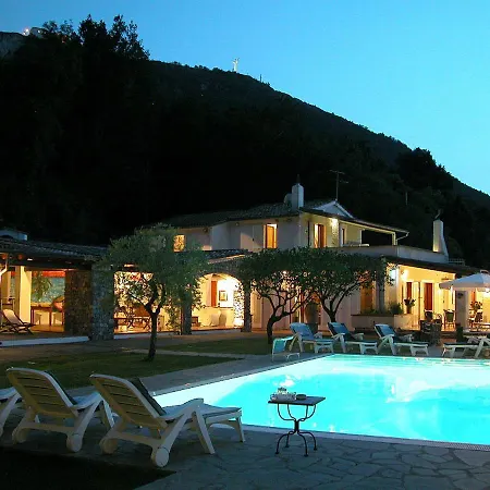Sleeps 8 Pool Wifi Villa